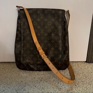 ✨LOUIS VUITON✨ authentic crossbody bag